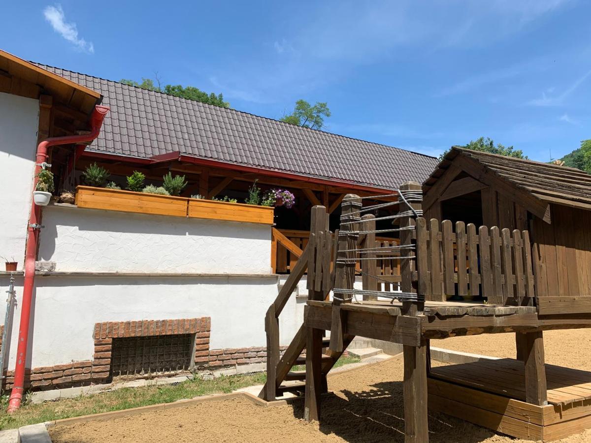 Penzion Turista Banská Štiavnica Dış mekan fotoğraf